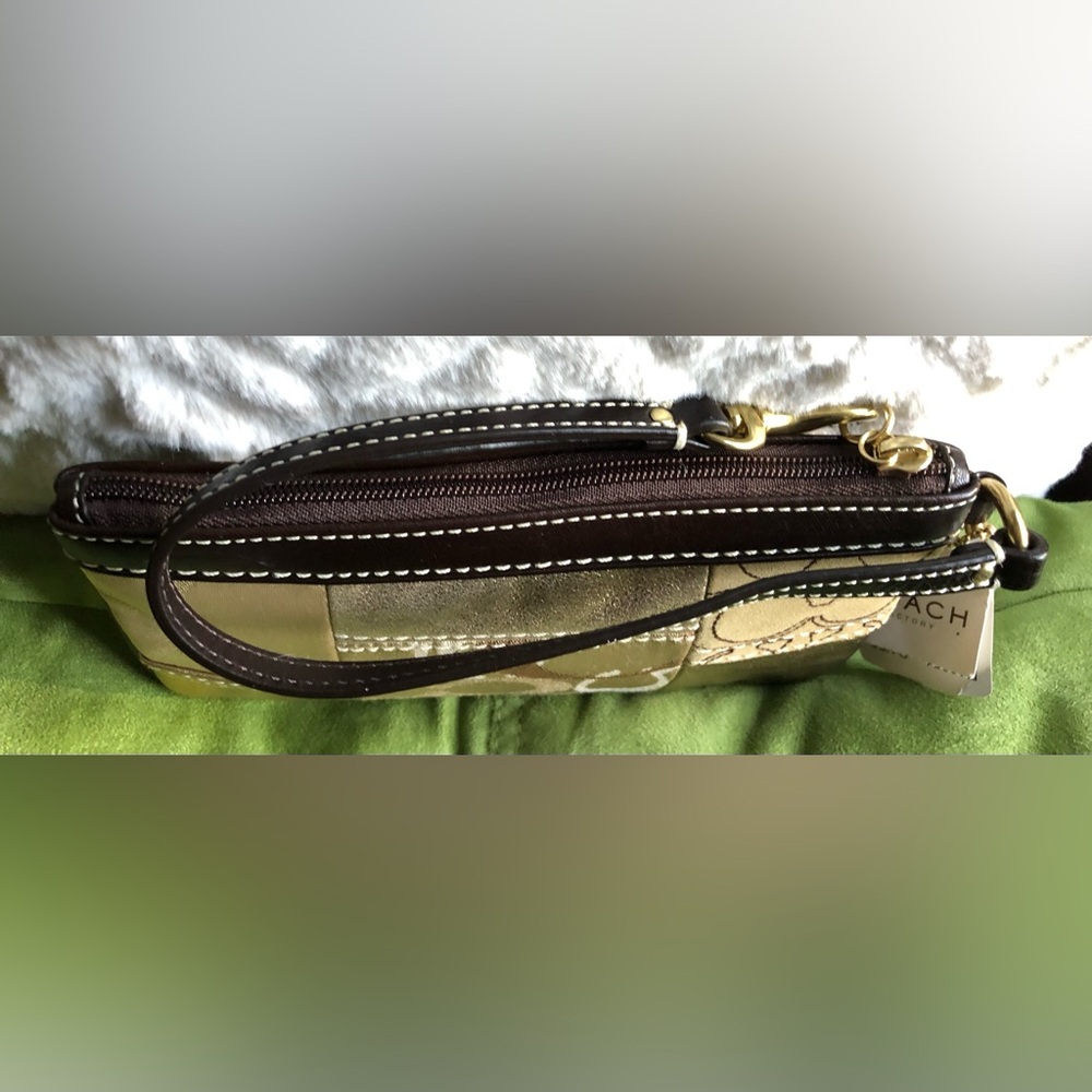 NWT Vintage Coach Gold and Brown Leather Patchwork Large Wristlet - Picture 4 of 5